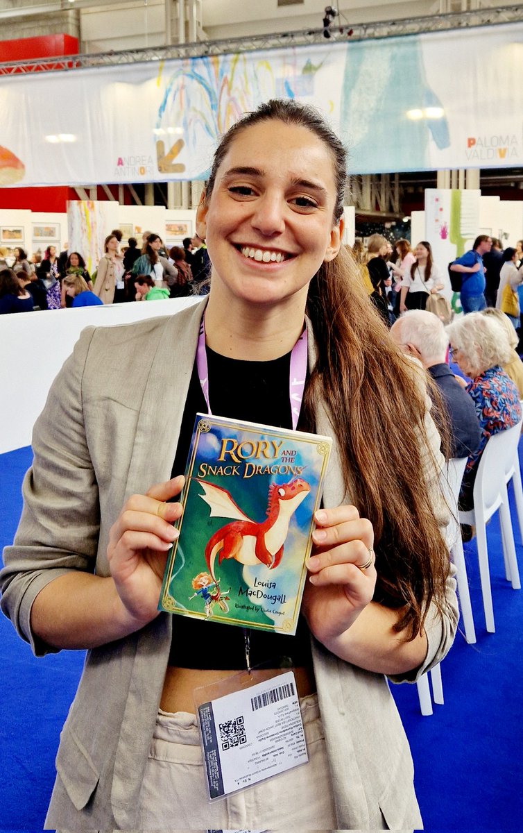 🥳🎊🎉 #HappyPublicationDay to the wonderful #RoryAndTheSnackDragons by @roaringreads and @GiuliaCregut . It's a joy to see this fab #chapterbook flying out into the world. Lucky #Highland fans and illustrator Giulia with their advance copies. You can all get yours NOW! 🐲🚲