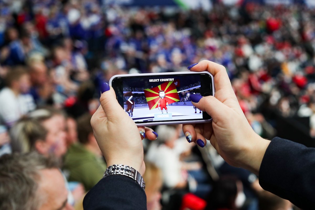 Engines365's tweet photo. Many sports organisations struggle with fan engagement. The lack of connection can leave a portion of audiences as passive viewers, watching from the sidelines.
 
What if you could bridge that gap? Learn how to use data to personalise experiences ➡️ https://t.co/opYNTiDyPl https://t.co/JmPz4EHWFh