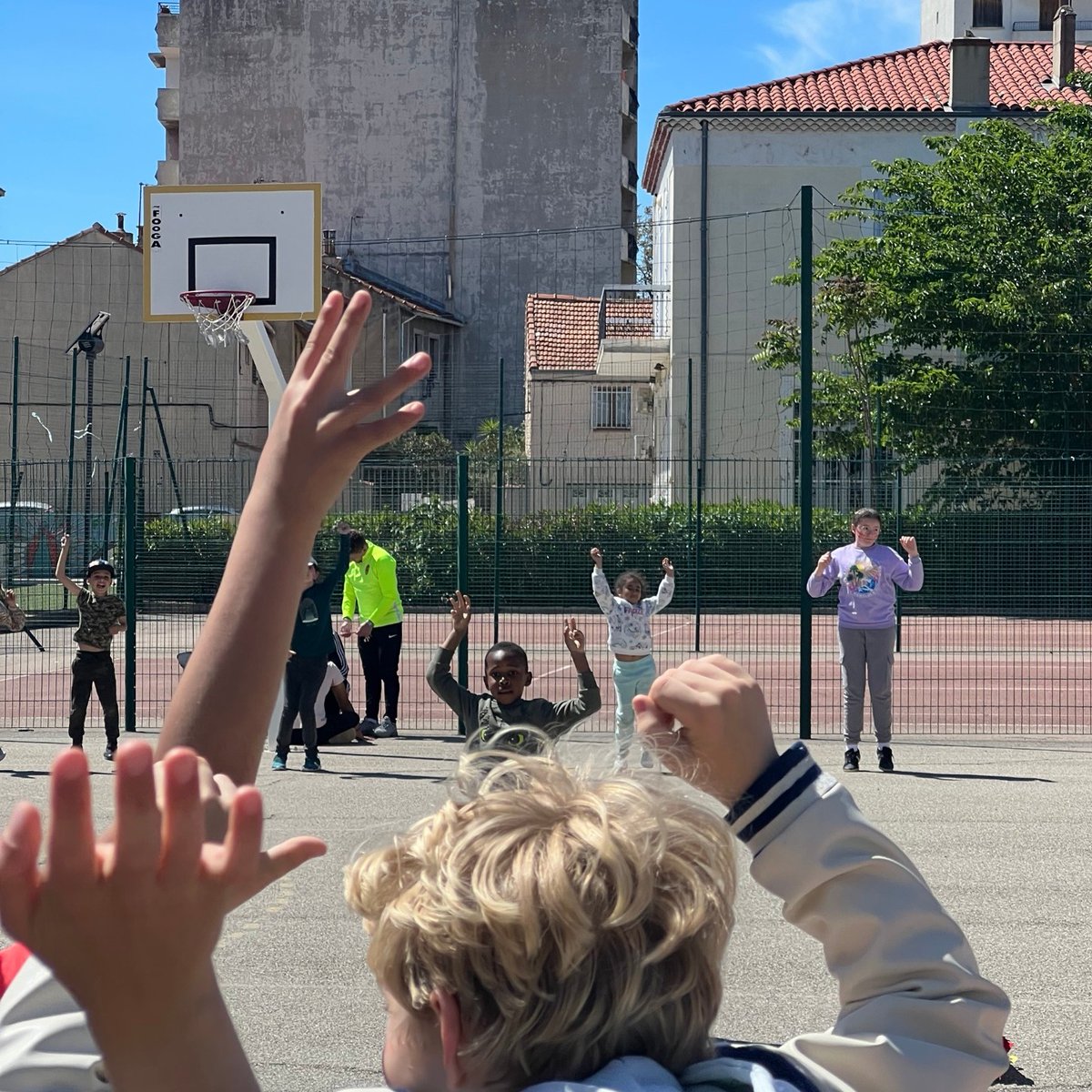 #LundiPhotos | Retour en images sur les Olympiades des ACM des 4ᵉ &amp; 5ᵉ, vendredi 3 mai au CMA des  Chutes-Lavie. Ne  manquez pas l’arrivée de la flamme olympique le 8 mai et son passage devant le palais Longchamp le 9 mai !  🏆 

🌐Plus d'infos :  bit.ly/442rv1J