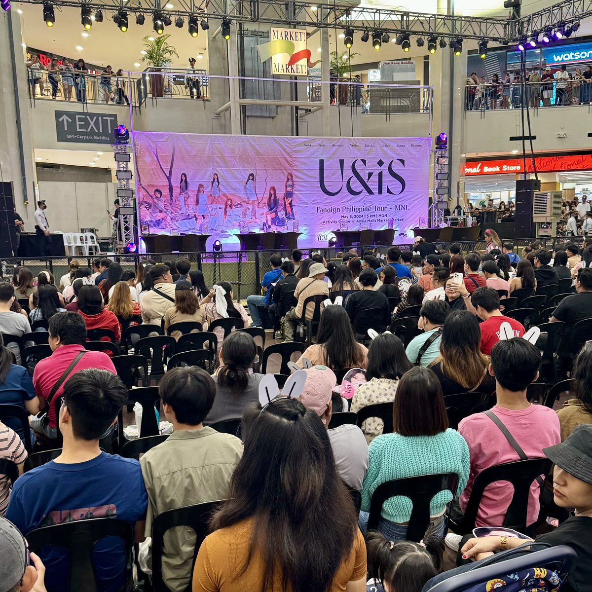 Show’s about to begin! Hurry to the Activity Center and join fellow fans for a fun afternoon with @UNIS_offcl! 💜

#UNISinMANILA #UNIS_Philippine_TourUNIS
#FunInTheFinds #ILoveMarketMarket