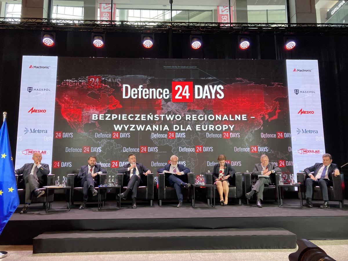 Trwa debata #Defence24Days: „Bezpieczeństwo regionalne - wyzwania dla Europy”. Dyskutują: @gervallaschwarz, Žilvinas Tomkus z @Lithuanian_MoD, @ParuyrPh, Gen. Gary L. North z @PACAF, @RKupiecki, @ZalewskiPawel. Moderator: @RobertPszczel. Zapraszamy!

#DefenceDays #d24days