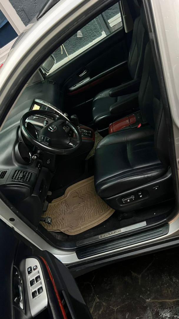 ty_autos's tweet photo. 2006 Tokunbo Lexus RX 330 Basic option
11.8M
Ago Palace 
@PELSAUTOS @Otunbakush1 @oris616 @maziechidiime @avot10 @mr_geff1  @luxurynwheelzng @KingFadAutos  @Autorush2 @davison_autos  @OluwoleAsiwaju @datogoniboy_ @Yungkay_Autos @SOUTHCARNG_LTD @LouieDi13 @TomyAutos @Carsnationn https://t.co/2VkxVRwoQd