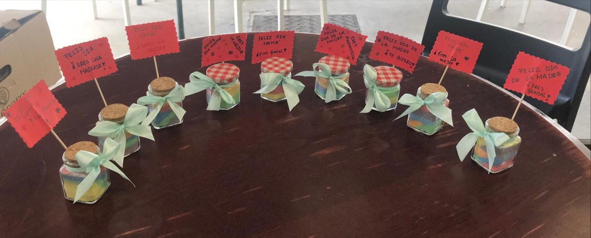 aicpcuidados's tweet photo. Las personas participantes en el acompañamiento y respiro familiar de @corellaayto celebraron el #DíadelaMadre haciendo distintas manualidades 🖌️ para sus hijas.
Una especial fecha vivida en comunidad 💜 #ConectaCorella. https://t.co/96B3z8gEHc