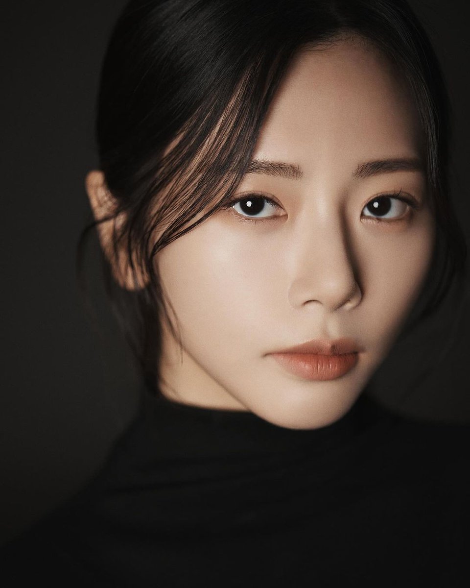 #KimMinji reportedly cast for DC drama <#듴듴의세계> along with #KimBora. Kim Minji will act as Kim Bora’s friend who didn't tell her about her husband’s affair. Kim Minji will also act as the baby daughter of Lee Siyeon and Lee Gahyeon in Episode 2. #Dreamcatcher #드림캐쳐