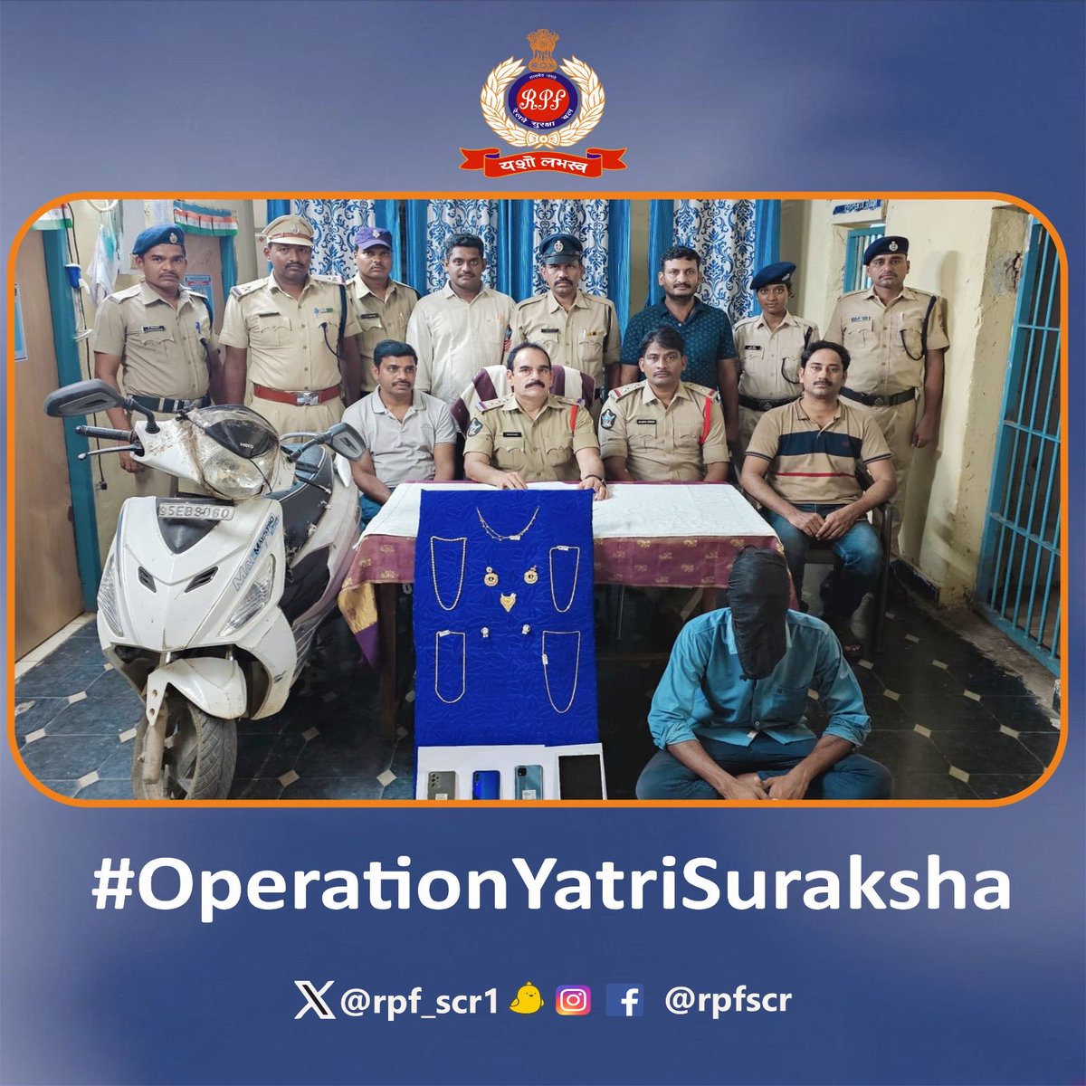 #RPF & #GRP #Tuni #Anakapalli along with detectives of #Rajahmundry caught a notorious offender involved in 4 theft cases with recovery of stolen property worth Rs.3.16 lakh. Our relentless efforts keep the passengers safe. #OperationYatriSuraksha ⁦@RPF_INDIA⁩ ⁦
