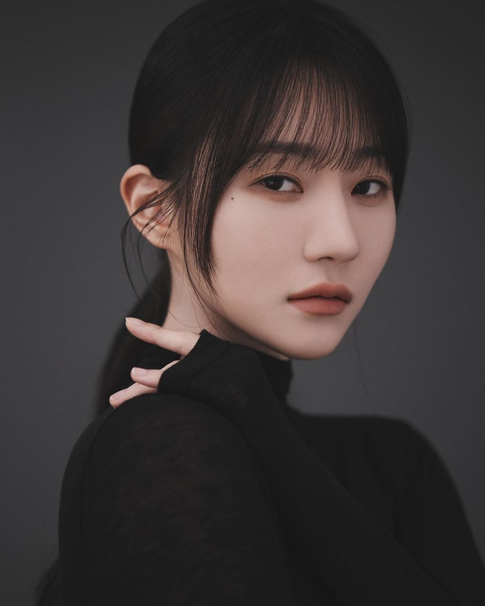 #KimBora reportedly cast for DC drama <#듴듴의세계> . She will act as a doctor who thought she had the perfect family, she later found out her husband was having an affair with Lee Gahyeon when she looked at his phone lockscreen. #Dreamcatcher #드림캐쳐