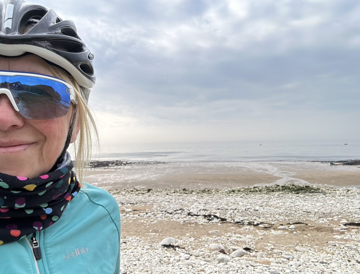 It’s a bank holiday, I’m at the beach and it’s due to be sunny … would be great if today wasn’t a work day for me! At least I squeezed in some early morning coastal cycling before opening the laptop 🚴‍♀️