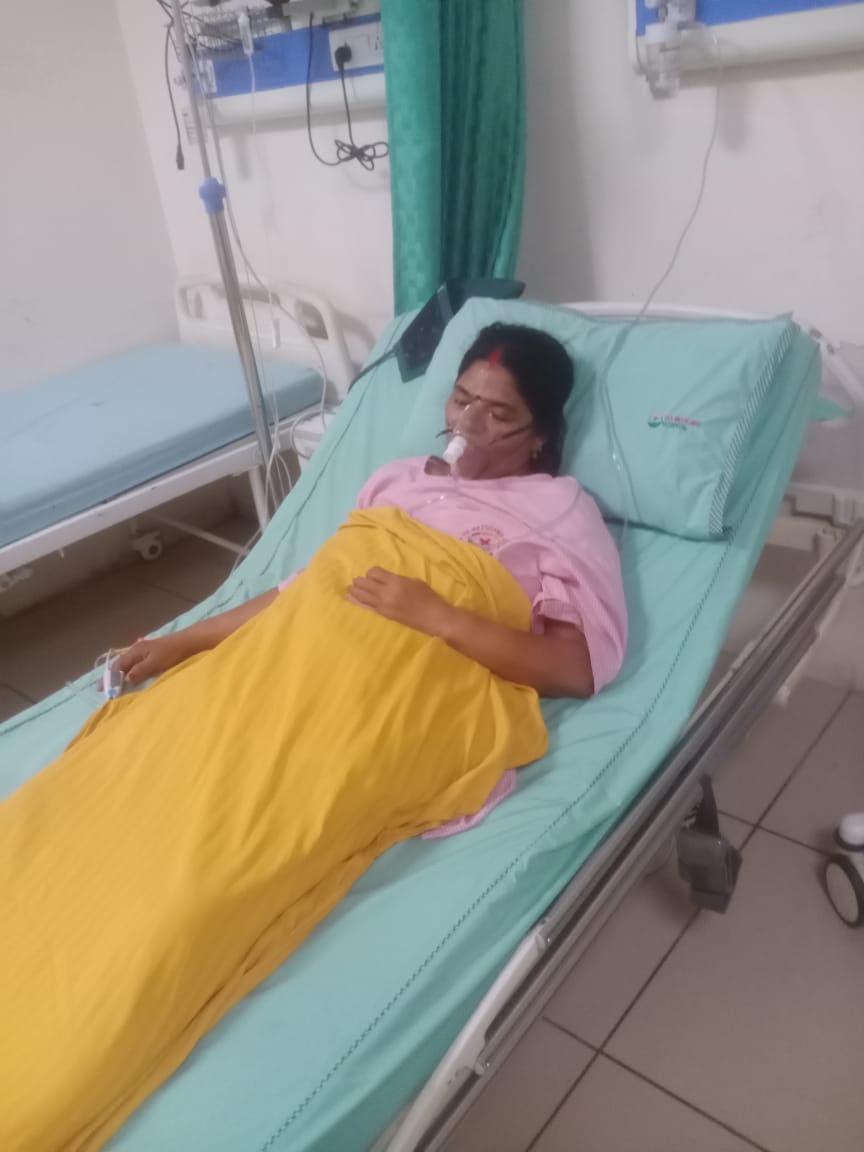 RaajputAbhay's tweet photo. Ravi Mishra निवासी तमकुही की माँ, हार्ट समस्या से ग्रसित है, लड़का ias care हॉस्पिटल मे माँ को लेकर है, मेदान्ता या AIMS रेफर करने का सलाह डॉक्टर्स दे रहे है, आर्थिक स्तिथि सही नही होने के कारण  AIMS मे शिफ्ट करना होगा
@shalabhmani Kindly help
@brajeshpathakup @myogiadityanath https://t.co/v1XvV5jO8y
