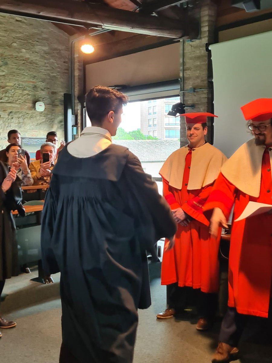 Congratulation to @Danilo_Mrch member of @NanedP group of @IITalk shared with @DalcanaleG , who got his PhD @unipr on #3DED of nanocrystalline reticular materials. Well done Danilo!!