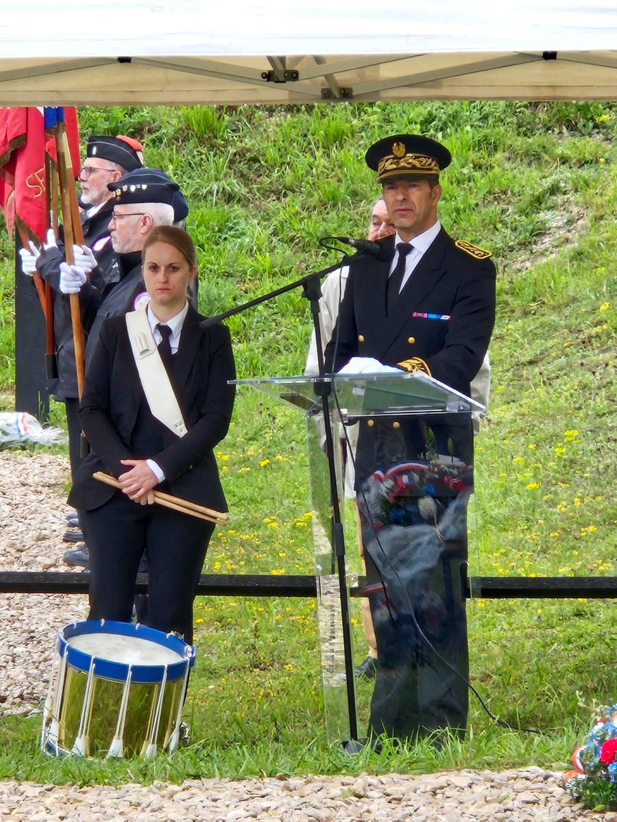 #Cérémonie 🇫🇷Raymond Yeddou, secrétaire général @Prefet51 représentant le préfet Henri Prévost a présidé l'hommage aux fusillés de la seconde guerre mondiale, 80 ans jour pour jour après la mort de Roger Fleury, Robert Tritan, Marcel Bertin, Robert Clément et Charles Robinot le