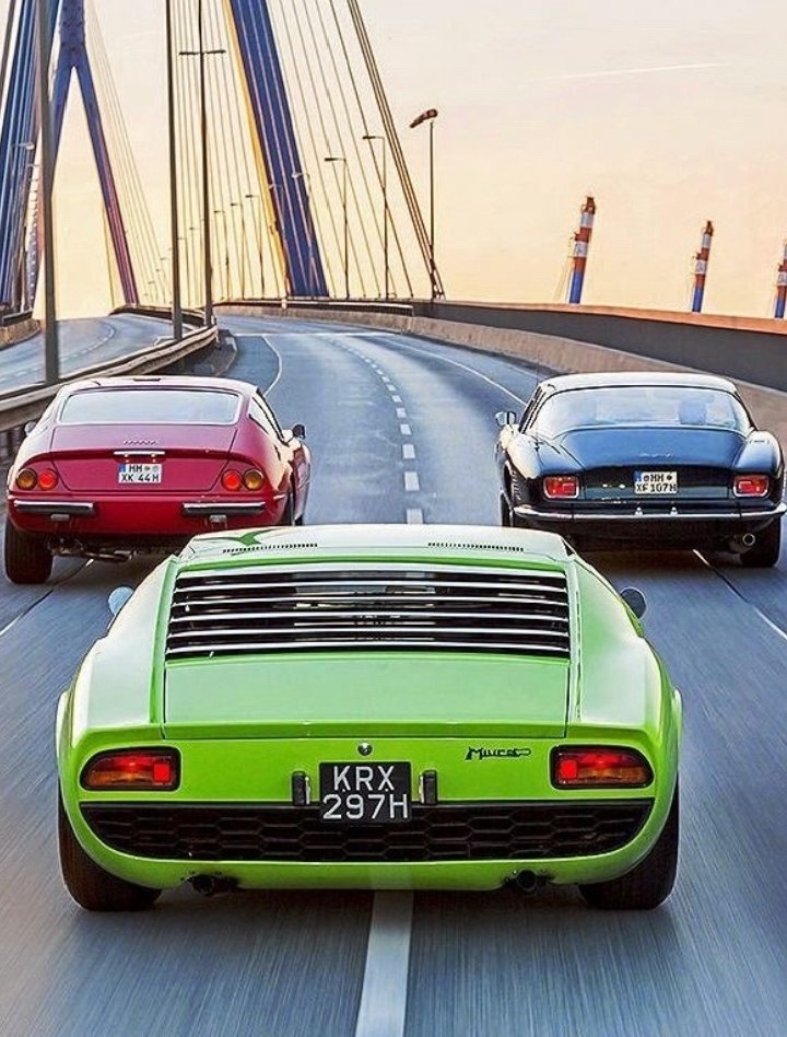 Your choice❓❤️🖤💚
#classiccars