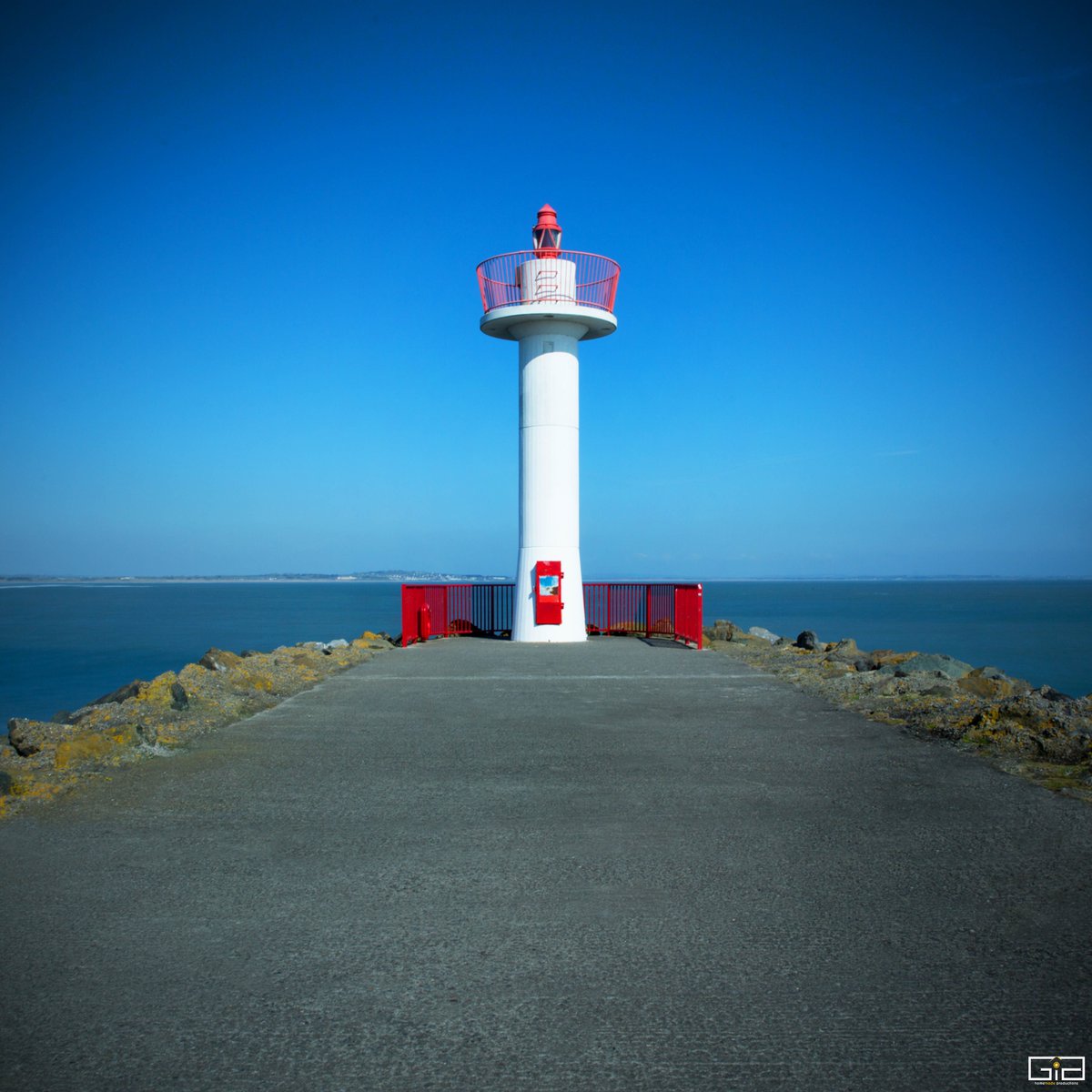 .@discoverirl Howth Lighthouse @VisitDublin @Failte_Ireland @must_travel @archi_tradition @Architectolder @theirelandguide @TourismIreland