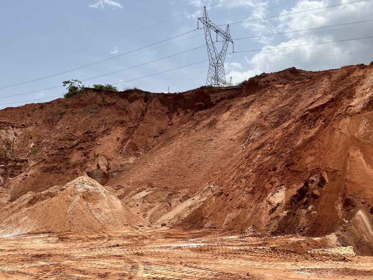 Sand Excavation Threatens @TCN_NIGERIA Towers In Umelu Community tcnnews.ng/2024/05/sand-e…