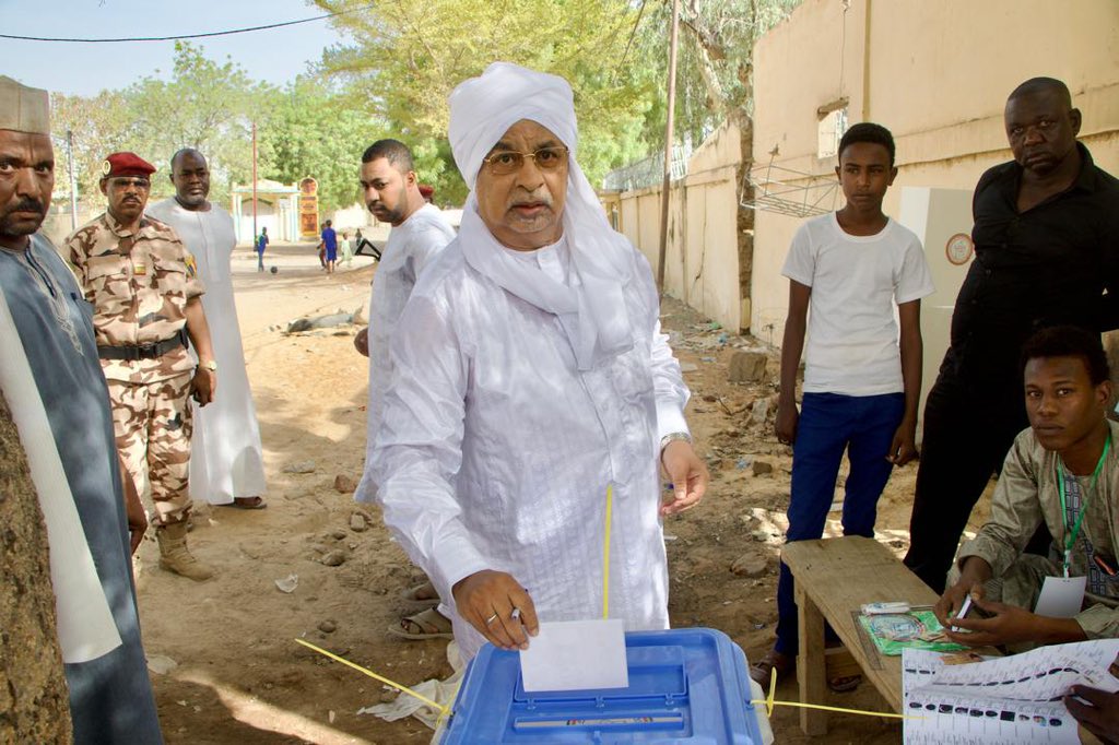Le processus de sortie de la transition suit son chemin dans le calme et la sérénité au Tchad. Après 3 semaines de campagne, les tchadiens ont commencé à voter pour les présidentielles depuis ce matin. Un très bon pas dans la bonne direction.