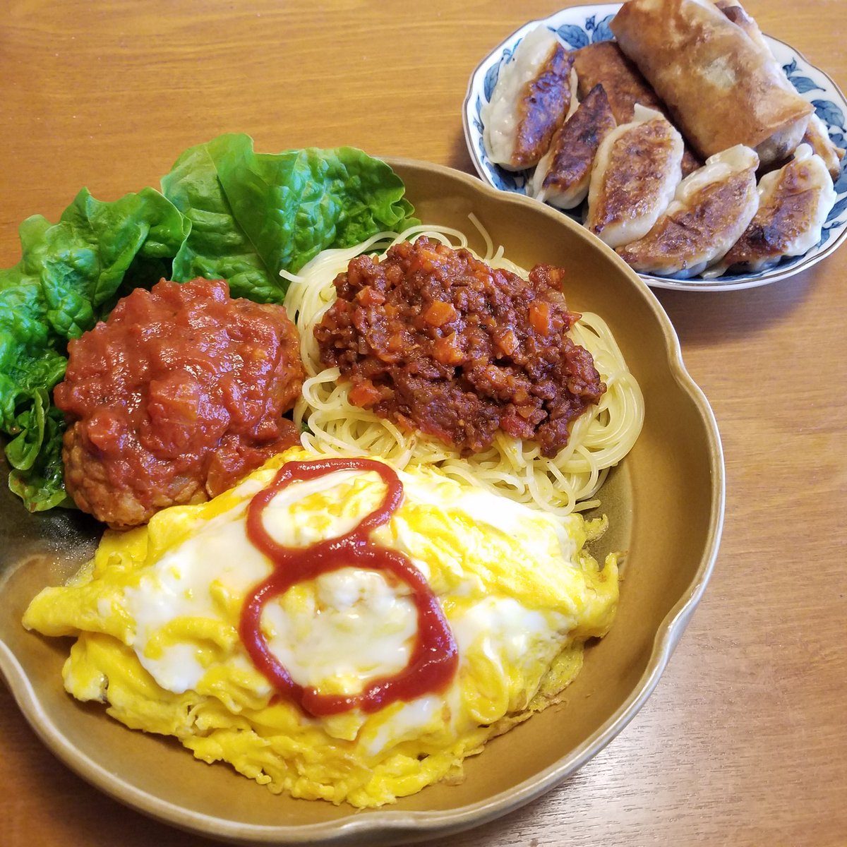 超特急実家飯プレート(カイ・タカシ・マサヒロ)
餃子(ユーキ)と春巻き(シューヤ)

トレタリ見ながら作ったよー！プレートと餃子春巻きはさすがに作りすぎたけど美味しかった🙌他のメンバーはまた今度作ってみる！ #超特急トレタリ