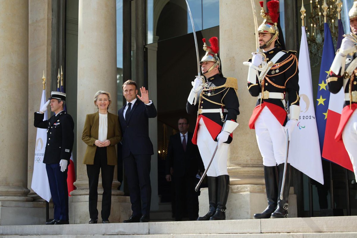 In Paris for the trilateral meeting with Presidents @EmmanuelMacron and Xi Jinping. We will discuss several key issues of vital interest to the EU, including: Russia's aggression against Ukraine, the broader geopolitical situation, and how to rebalance our trade and economic…