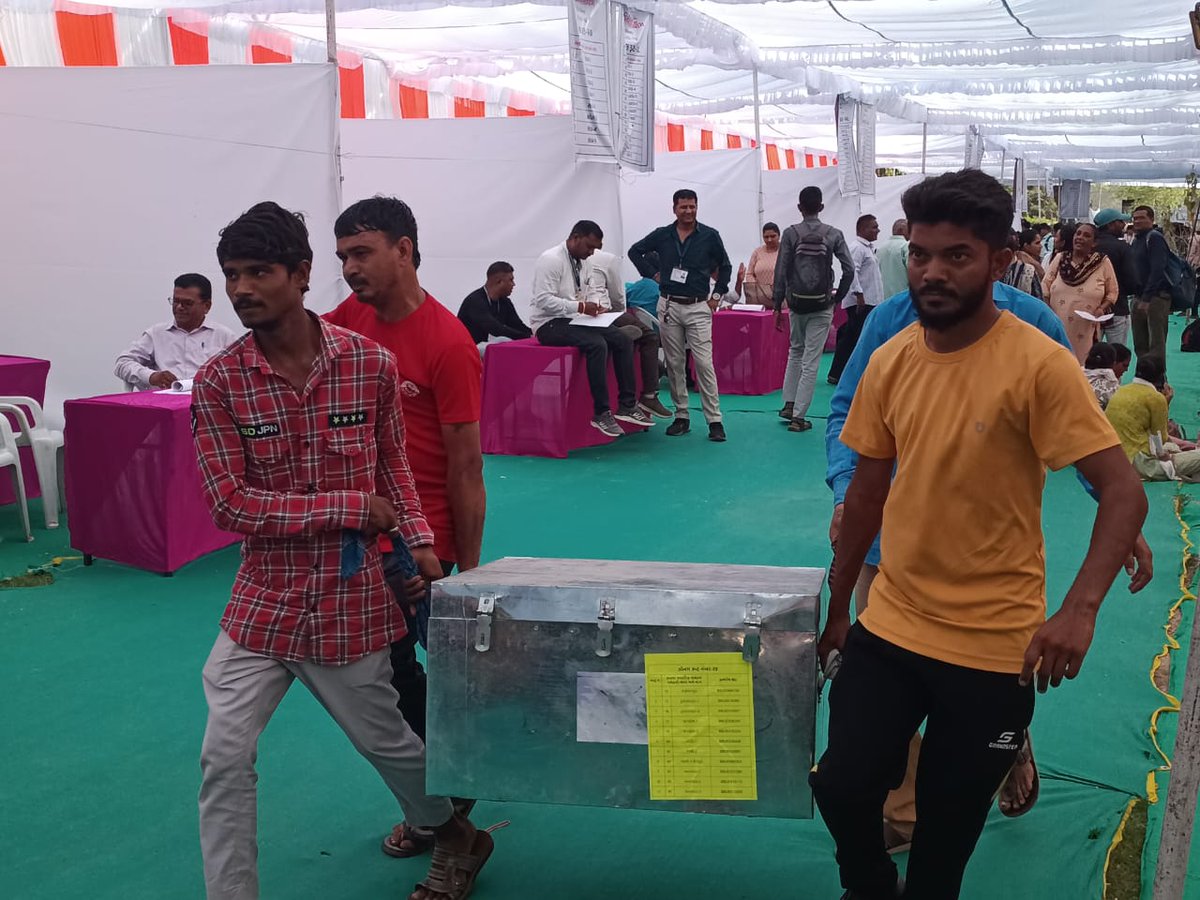 #LokSabhaElection2024અંતર્ગત  પાટણ 03 સંસદીય મતદાર વિસ્તારમાં મતદાન ટુકડીના ડિસ્પેચિંગ માટે  રૂટ વાઇઝ યવસ્થા કરવામાં આવેલ છે 
Chief Electoral Officer, Gujarat
 Info Gujarat
#IVote4Sure  #NoVoterToBeLeftBehind #ChunavKaParv