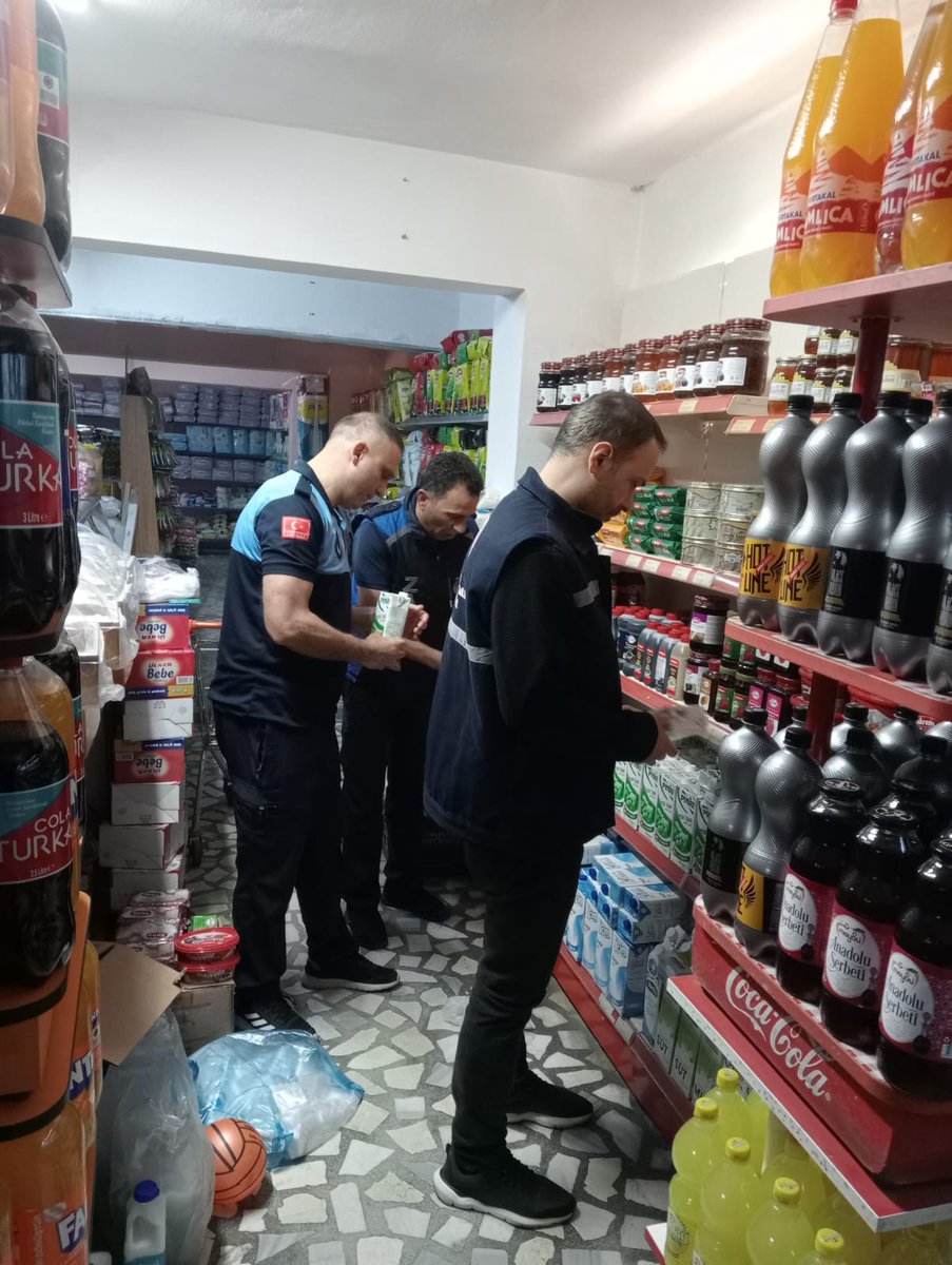 Valimiz Sn. @SeddarYavuz’un talimatlarıyla Kaymakamlığımız koordinesinde oluşturulan denetim ekiplerimiz tarafından fahiş fiyat ve stokçuluğa karşı yerel/zincir market ve depolarda kapsamlı denetimlere aralıksız devam edilmektedir. @kocaelivaliligi