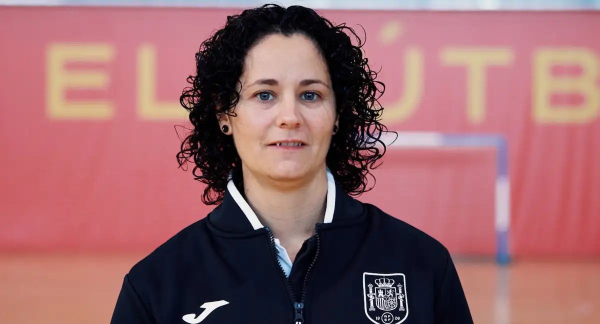 ProtipsINEFC's tweet photo. Avui ha vingut @ClaudiaPons8 a explicar-nos la seva experiència com a seleccionadora nacional. Ens quedem amb dos idees claus, la importància de la programació al llarg de la temporada i la importància que té la gestió emocional de les jugadores.  #24peafeinefc https://t.co/Zy6WQOmLJt