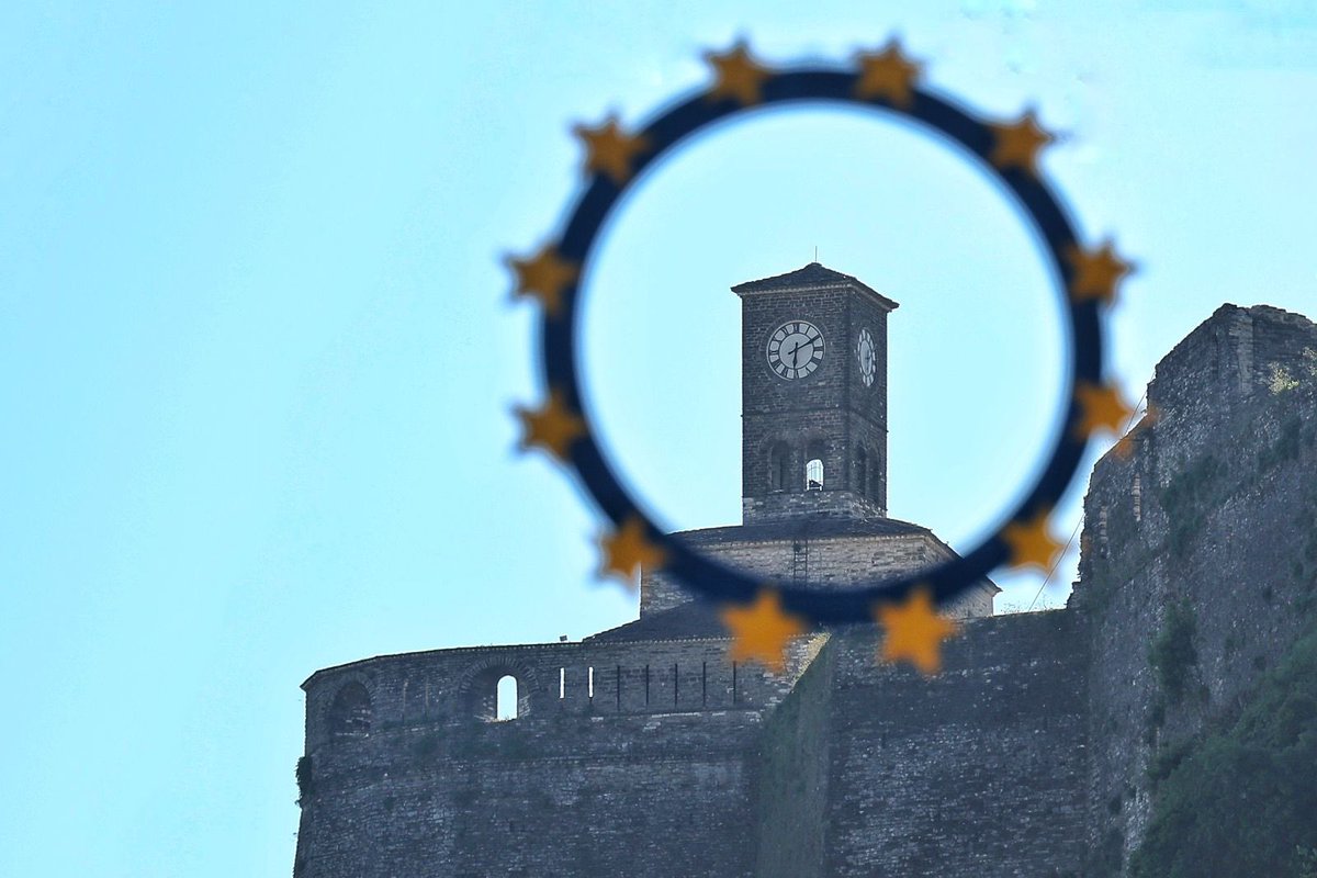 We’re looking forward to seeing you today in Gjirokastra for #EuropeWeek2024! 🔹Starting from 11:00 meet us at Qafa e Pazarit for the EU fair! Discover our projects and see how the EU is supporting Albania to enhance inclusivity, diversity, and human rights. 🔹Tune in live, to…