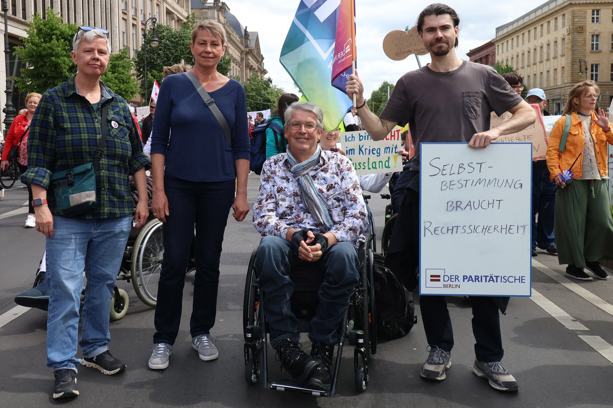 Gestern war #EuropäischerProtesttag zur Gleichstellung von Menschen mit Behinderung. Hunderte Menschen haben ein starkes Zeichen gesetzt für #Barrierefreiheit in allen Lebensbereichen und die volle Umsetzung der UN-Behindertenrechtskonvention. #Inklusion #UNBRK 📷Holger Groß