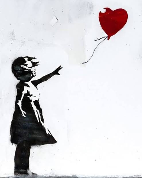 Madonna em “Live to tell” em Copacabana (2024) / Mural do artista Banksy “Girl with Balloon” (2002) Foto: @cafecomrafa