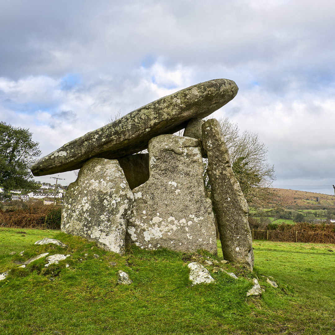 EnglishHeritage's tweet image. Who else is enjoying the bank holiday? 🙋

Time for a #MondayChallenge - how many of these historic sites can you name? 🧐

Let us know which ones you&apos;ve visited! ⬇️
