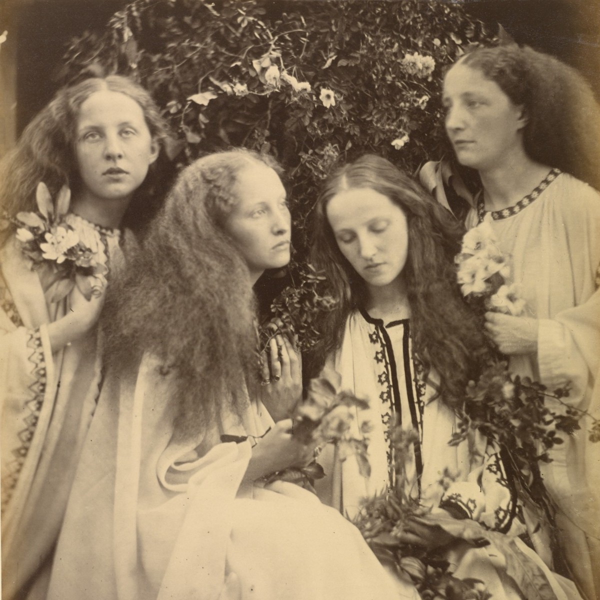 Associated with spring's fertility and the start of summer, #MayDay is often celebrated with flower garlands and dancing. You can see this work and more in #PortraitsToDreamIn. Link: npg.org.uk/whatson/exhibi… 📸 The Rosebud Garden of Girls, 1868 © The J. Paul Getty Museum, LA