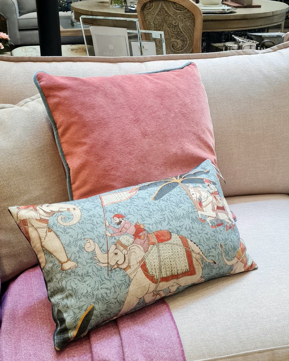 becara1964's tweet photo. ¿Sabes que puedes personalizar tus cojines?. Medida, tela, vivo, pasamanería... un sinfín de combinaciones. 

Ven a nuestra tienda de C/ Juan Bravo, 18 y te asesoramos.

#becarajuanbravo #beautiful #design #style #becaraonline #homedecor https://t.co/C65Pfwb9VL
