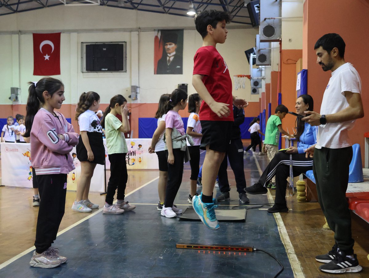 📍Aydın Lisesi Spor Salonu

İl Müdürümüz, Efeler ilçemizde devam eden Türkiye Sportif Yetenek Taraması ve Spora Yönlendirme programını ziyaret etti.