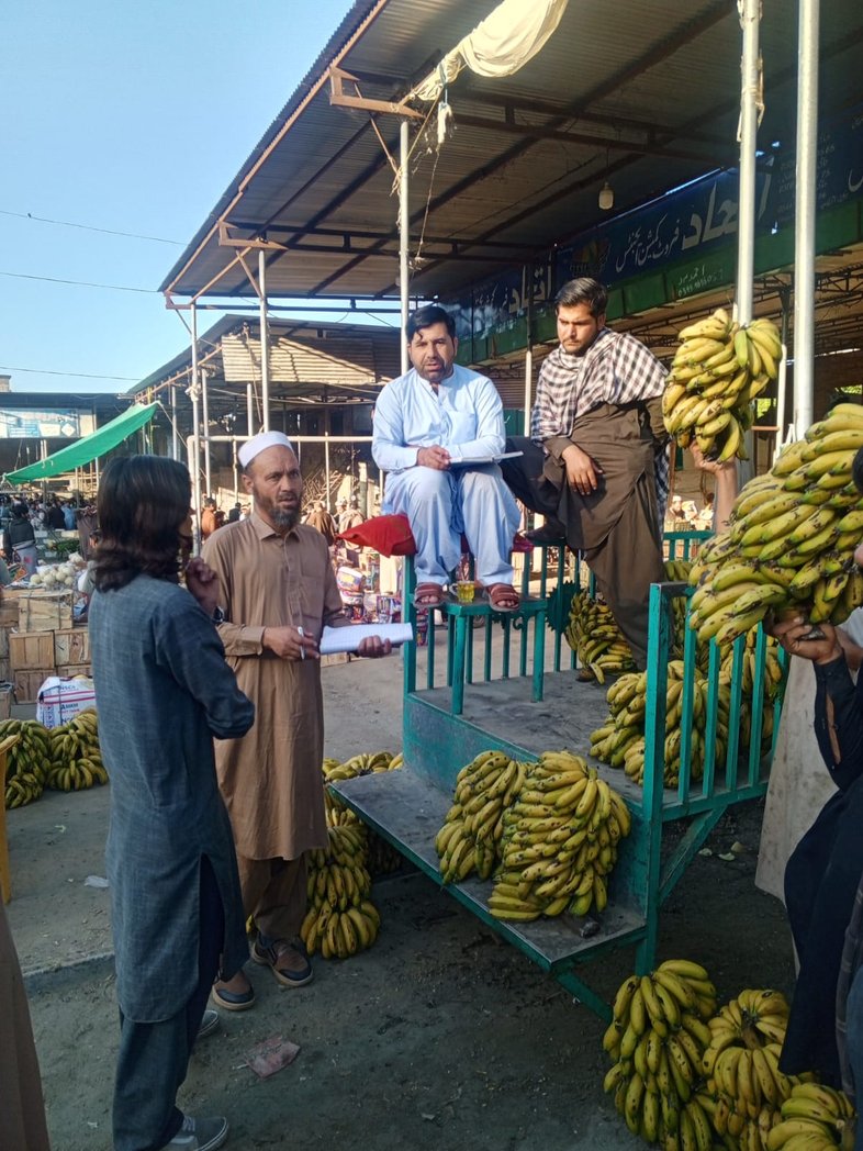 dfc_dirlower's tweet photo. Today on 06-05-2023 Price Fixation of Fruits, vegetables and poultry for Dir Lower is completed under the supervision of District Food Controller Dir Lower and Representatives of Deputy Commissioner Dir Lower. https://t.co/Fea4d1XMPv
