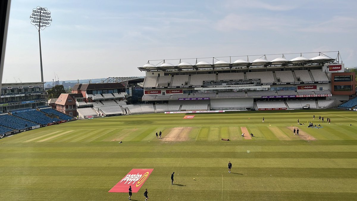 🎶Here comes the sun🎶 at Headingley. One layer in the comm box for the first time this season… and @YorkshireCCC in search of another seven @GlamCricket wickets to give themselves a chance of a first championship win of the season. What could possibly go wrong?! 😛 Join us…