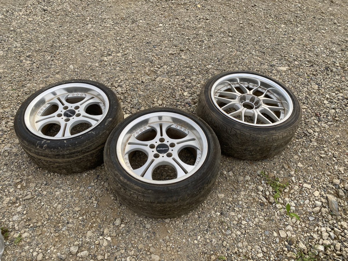 Chaser_maxi1J's tweet photo. 17インチ9jオフセット不明2セット売ります。
1セット5千円でどうですか
1セット片方写真写ってないですがちゃんとあります。4.5穴マルチです
両方転がしにしか使えないタイヤです。

埼玉県上尾市からです https://t.co/cEFpmP6foN