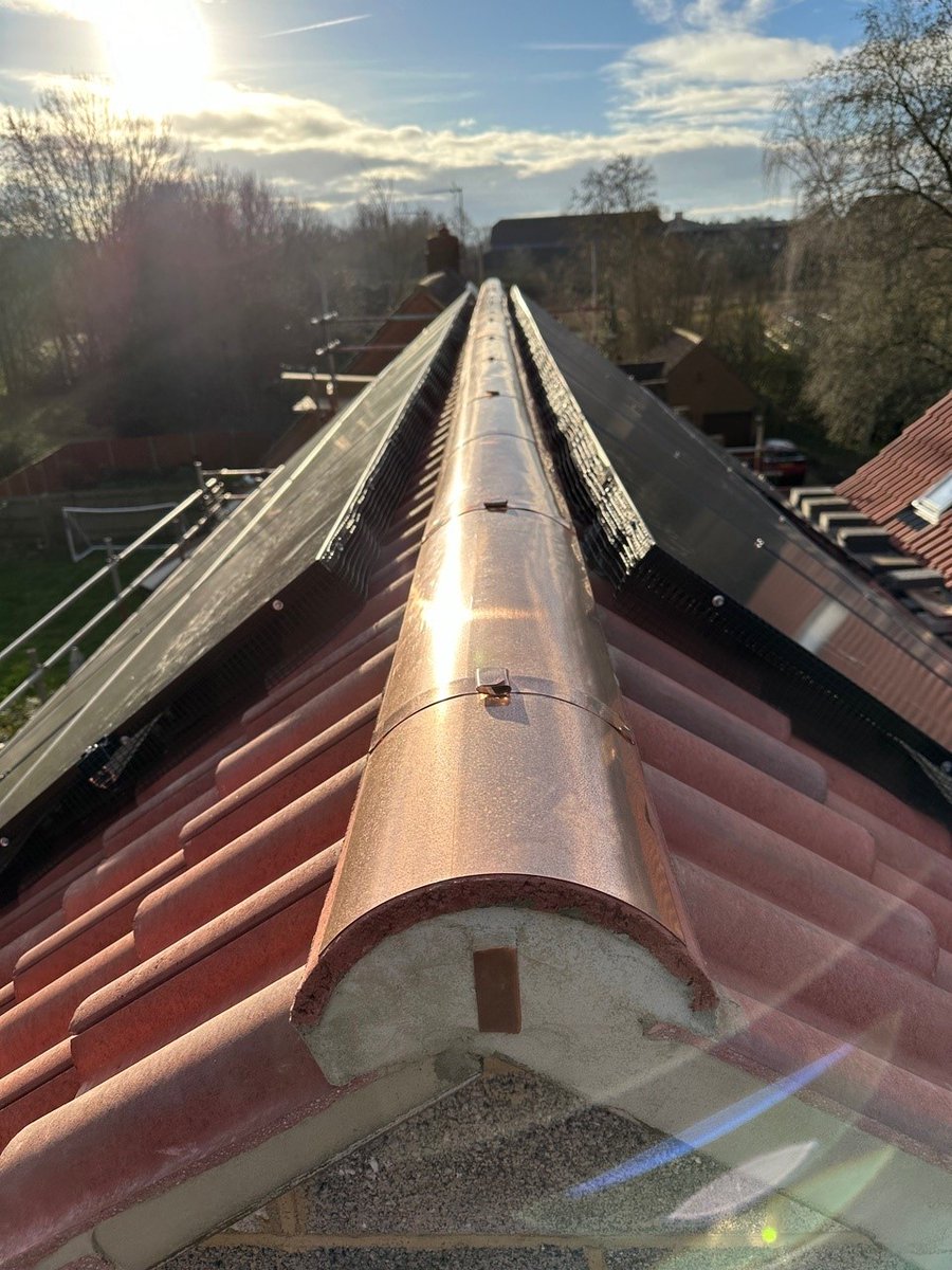 A customer of ours was kind enough to send us photos of their Roof Ridge installed after we manufactured it for them!

metal-guttering.co.uk/ridges-valleys

#rainwaterharvesting #copper #roofridges #homeimprovement #DIY #metalguttering #bespoke #UKmanufacturing