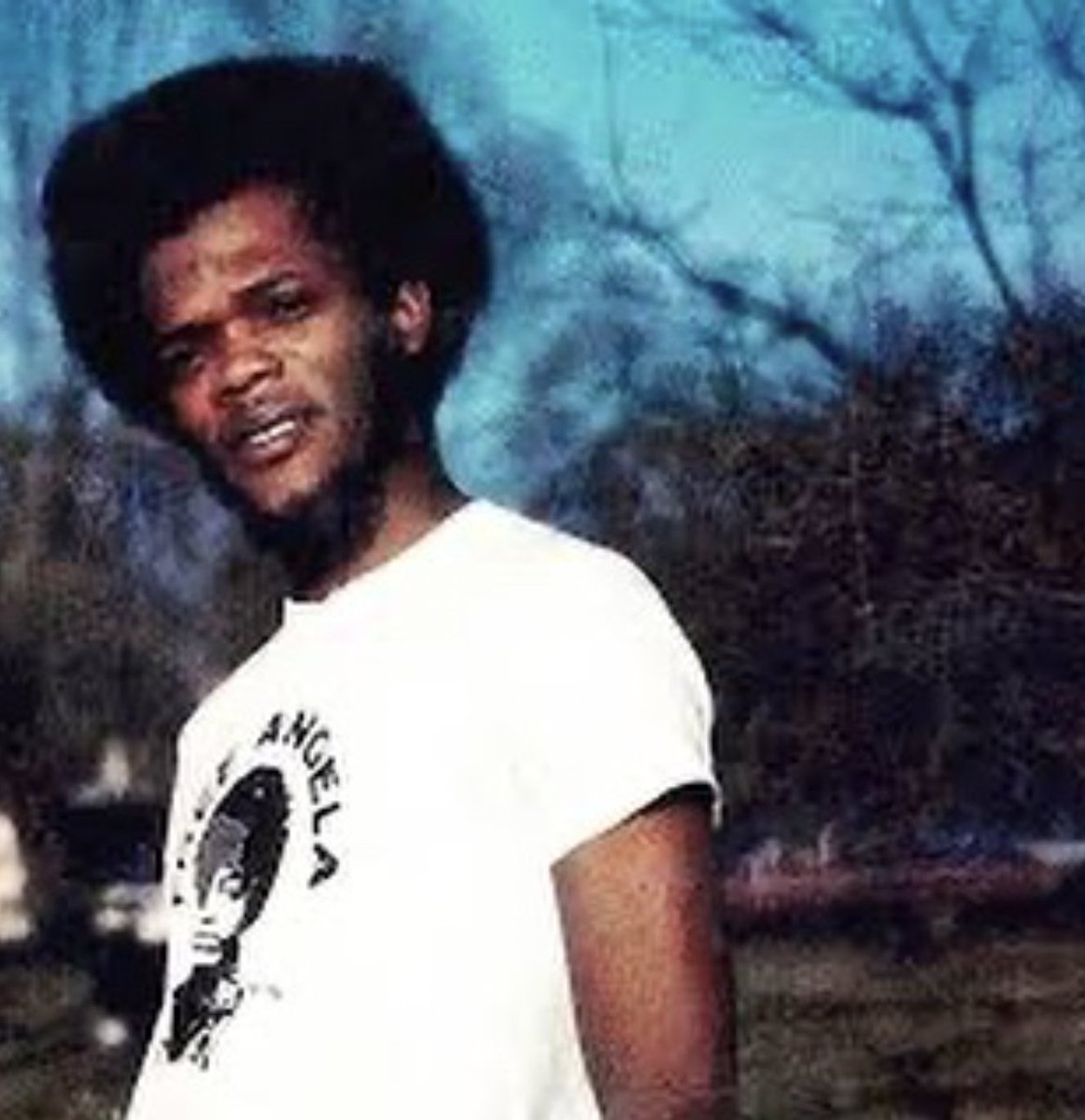 Samuel L Jackson wearing a Free Angela Davis t-shirt. c.1971 #AngelaDavis #samuelljackson