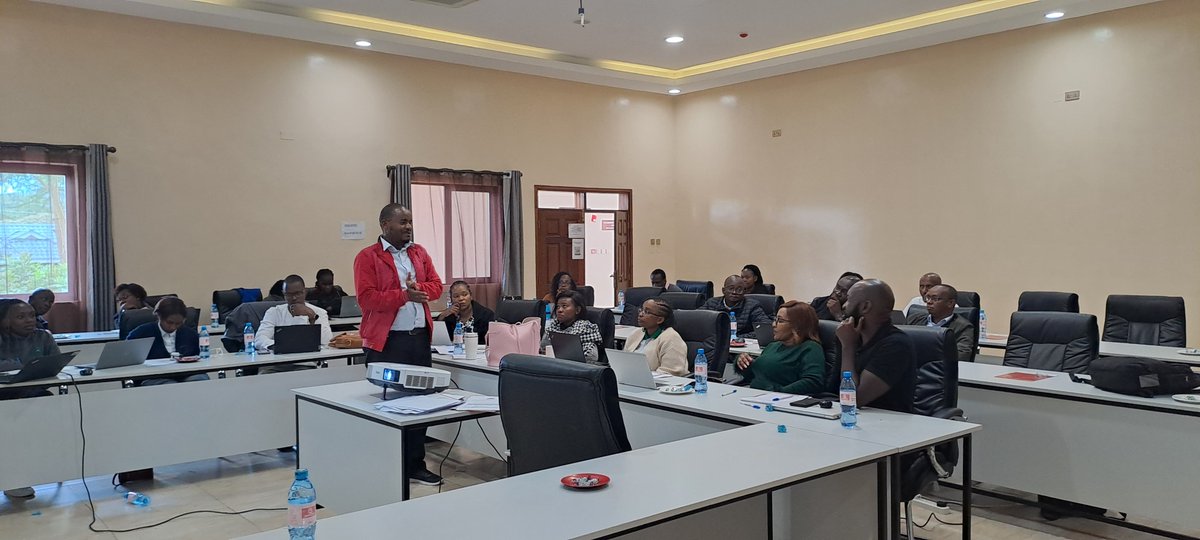 Chu4Uhc's tweet photo. Last week,  @CHS_ke  convened community health stakeholders in Kenya in a co-creation meeting for project BIRCH.
BIRCH is a targeted funding stream from the @GlobalFund that supports 11 countries to access expanding financing for their #communityhealth priorities. https://t.co/luu5ubkJkc