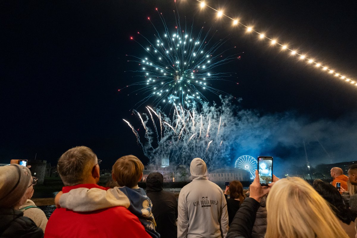 Wow, last nights Spectacular Firework Display was phenomenal!! Thank you to everybody who joined us!! Check out what #RiverfestLimerick events are on today here: limerick.ie/riverfest #RiverfestLimerick #Limerick #LimerickEdgeEmbrace