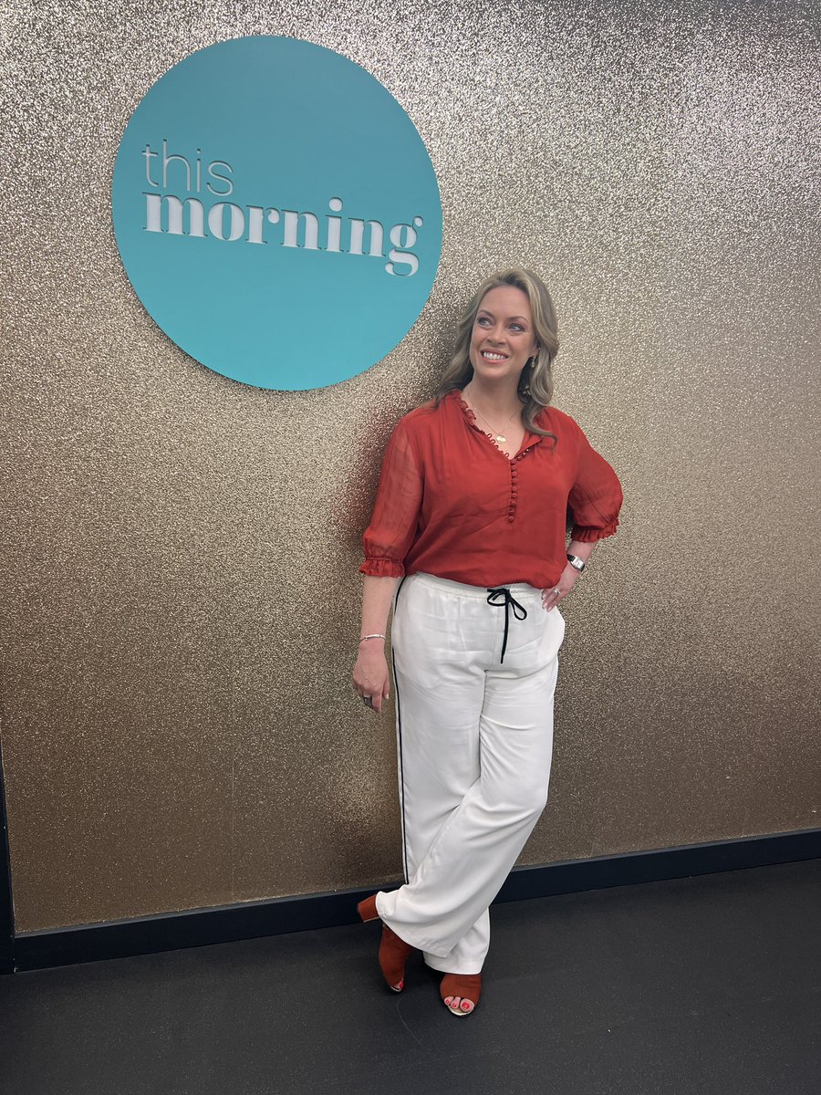 Bonus soaps today at 11am as discuss poor Liam in Corrie and take a first look at two special episodes by @eastenders and @emmerdale - some true masterclasses in writing directing and acting ahead ❤️ @thismorning