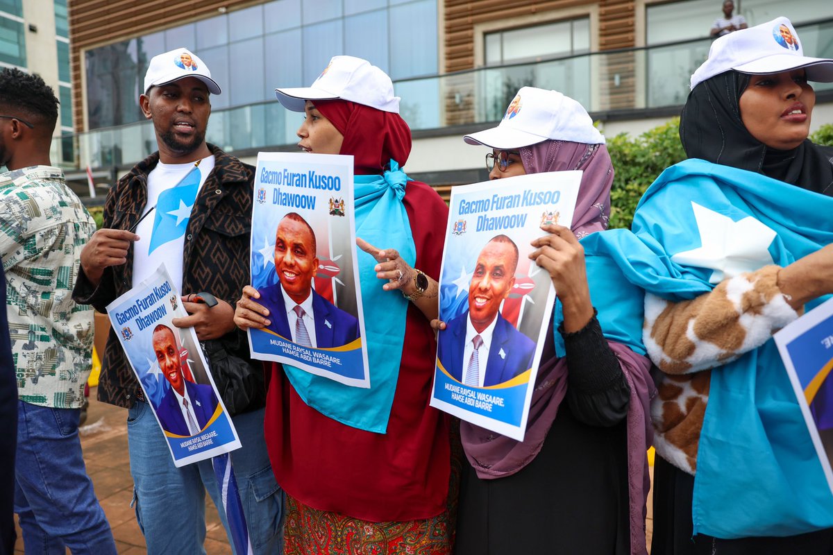 Ra’iisul Wasaare Xamsa oo loogu soo dhaweeyey Magaalada Nairobi Nairobi, 06, May 2024:-Ra’iisul Wasaaraha Xukuumadda Jamhuuriyadda Federaalka Soomaaliya Mudane Xamsa Cabdi Barre iyo wafdi uu hoggaaminaayo, ayaa gaaray magaalada Nairobi ee caasimadda dalka Kenya, halkaas oo ay…