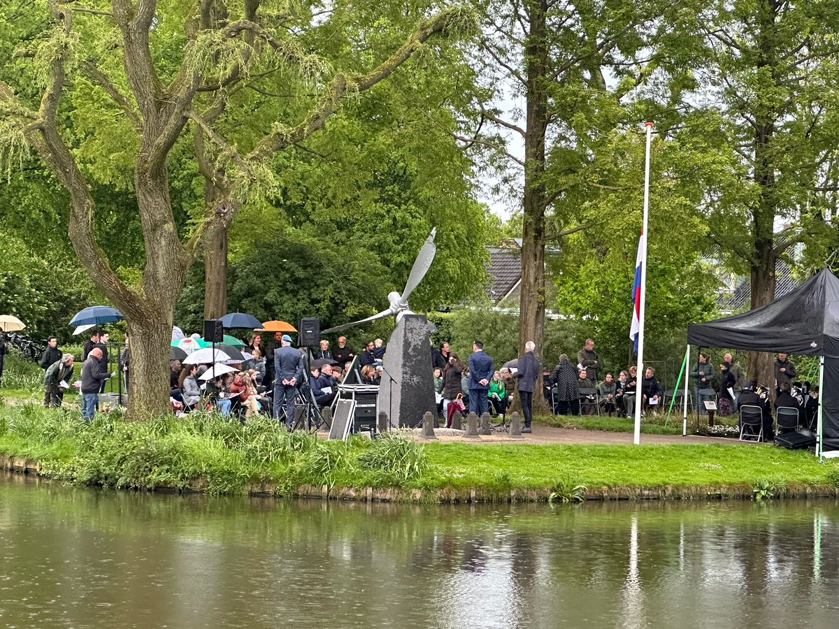 4 mei Herdenking: "Vanavond ben ik stil" - meerbode.nl/4-mei-herdenki…