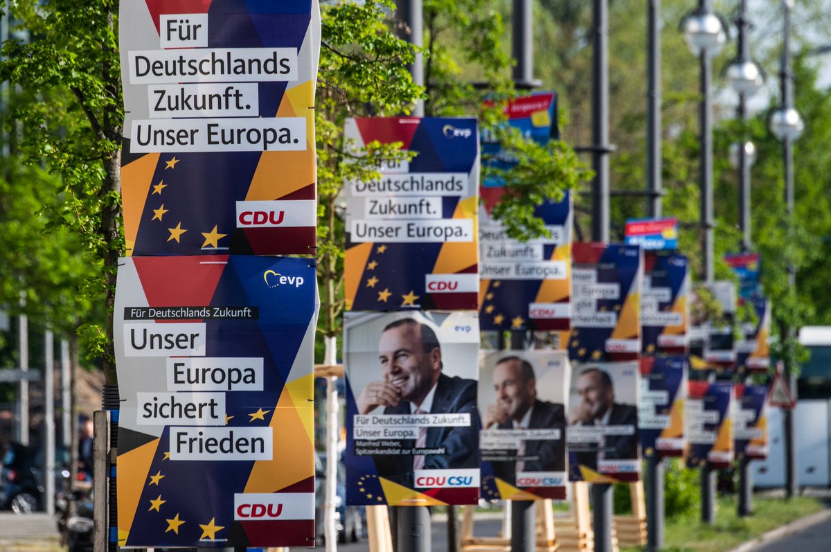 🇪🇺🏛️#Elections2024 : un paysage politique fragmenté Alors que les sondages annoncent une percée de l’extrême-droite au Parlement européen, comment les alliances pourraient-elles être reconfigurées dans l’hémicycle ? 🎧A écouter sur @franceculture ▶️radiofrance.fr/franceculture/…