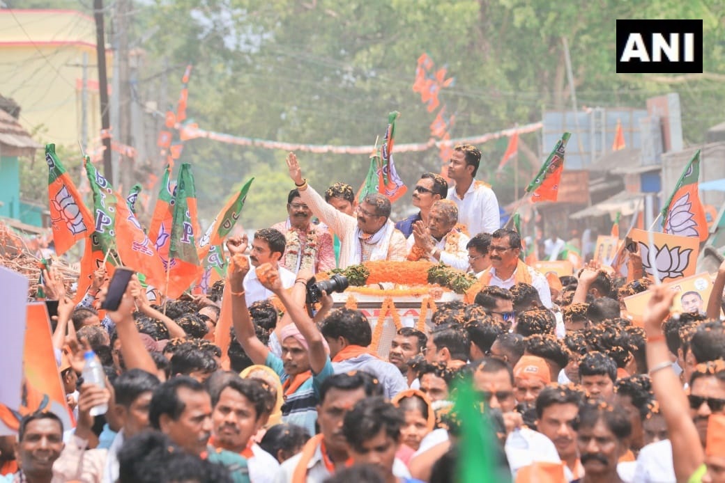 Odisha: Union Minister and BJP Lok Sabha candidate from Sambalpur, Dharmendra Pradhan participates in a nomination rally of BJP assembly candidate from Athamallik, Sanjeev Sahoo in Angul district.