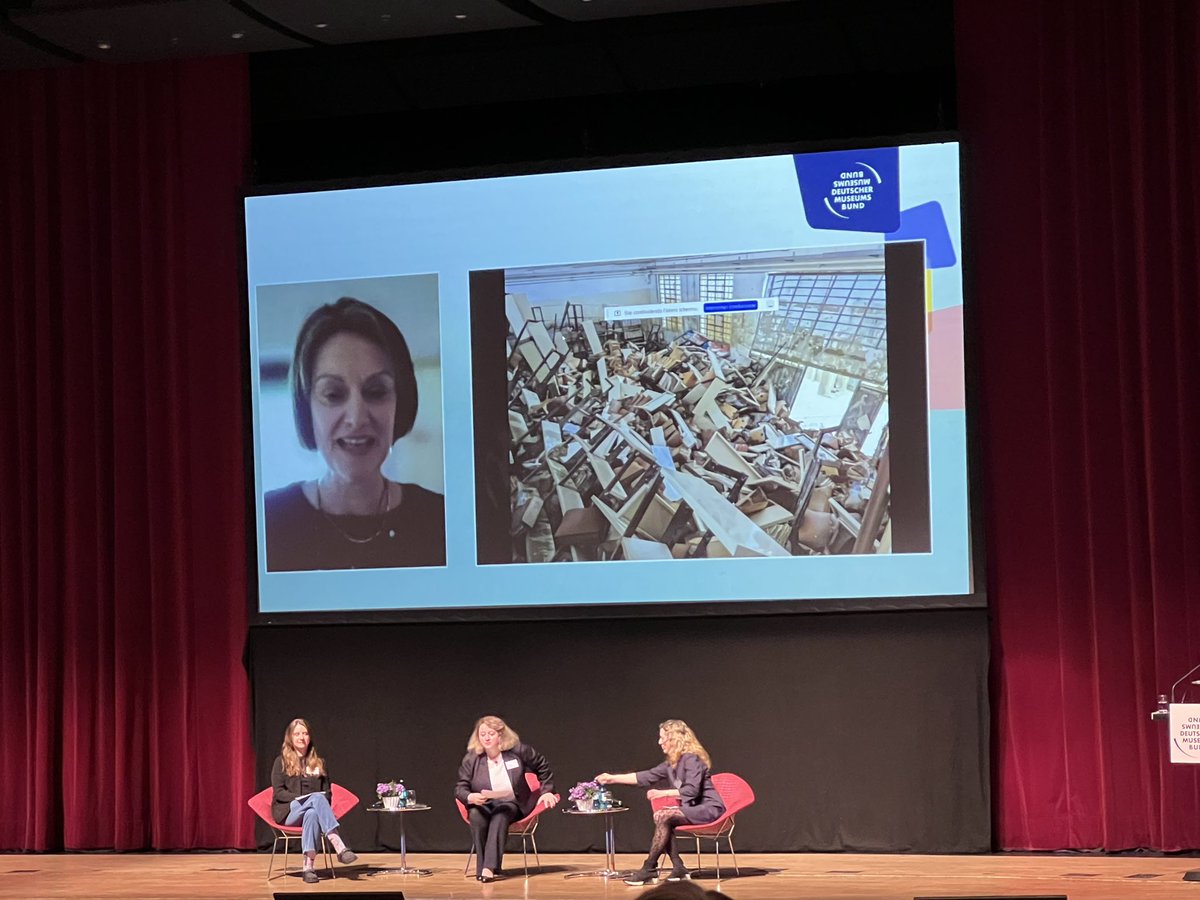 Nach einigen Grußworten geht es bei #dmb24 nun in die Podiumsdiskussion der ersten Session. International und hybrid erhalten wir einen Einblick in aktuelle Krisen und deren Bewältigung.