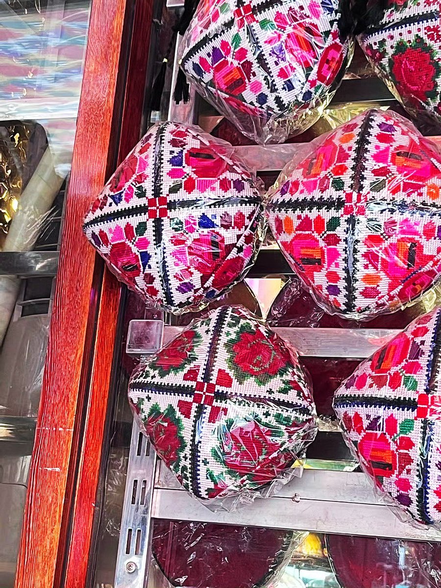 GulnarNorthwest's tweet photo. Stop lying!
We can buy Doppa anywhere in #Xinjiang , it has never been banned or restricted, and it's all handmade.
“resistance to Chinese assimilation”?
Come on, #Doppa is not only #Uyghur culture, but also Chinese culture. https://t.co/25QlURA9YN