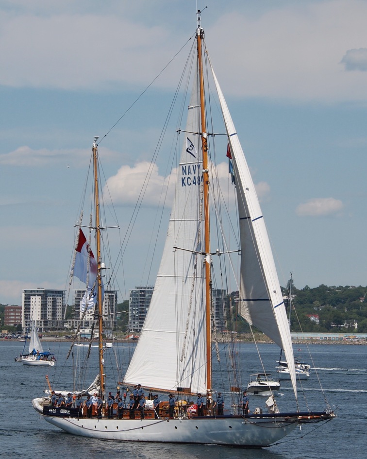 HMCS ORIOLE approaches the Parade of Sail reviewing area on HMCS SACKVILLE at Halifax on 1 August 2017. @RLitwiller #RCNavy Photo Collection. See MORE ow.ly/Uqmu50QN8hC