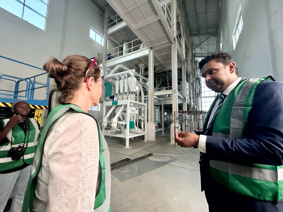 .@theFMNGroup Kano State subsidiary Gen. Man. Adrian Naidoo says 80% of wheat processed at this factory was grown in Nigeria. Increasingly, wheat milled here comes from farms benefitting from @AfDB_Group African Emergency Food Production Facility support to Nigerian agriculture.