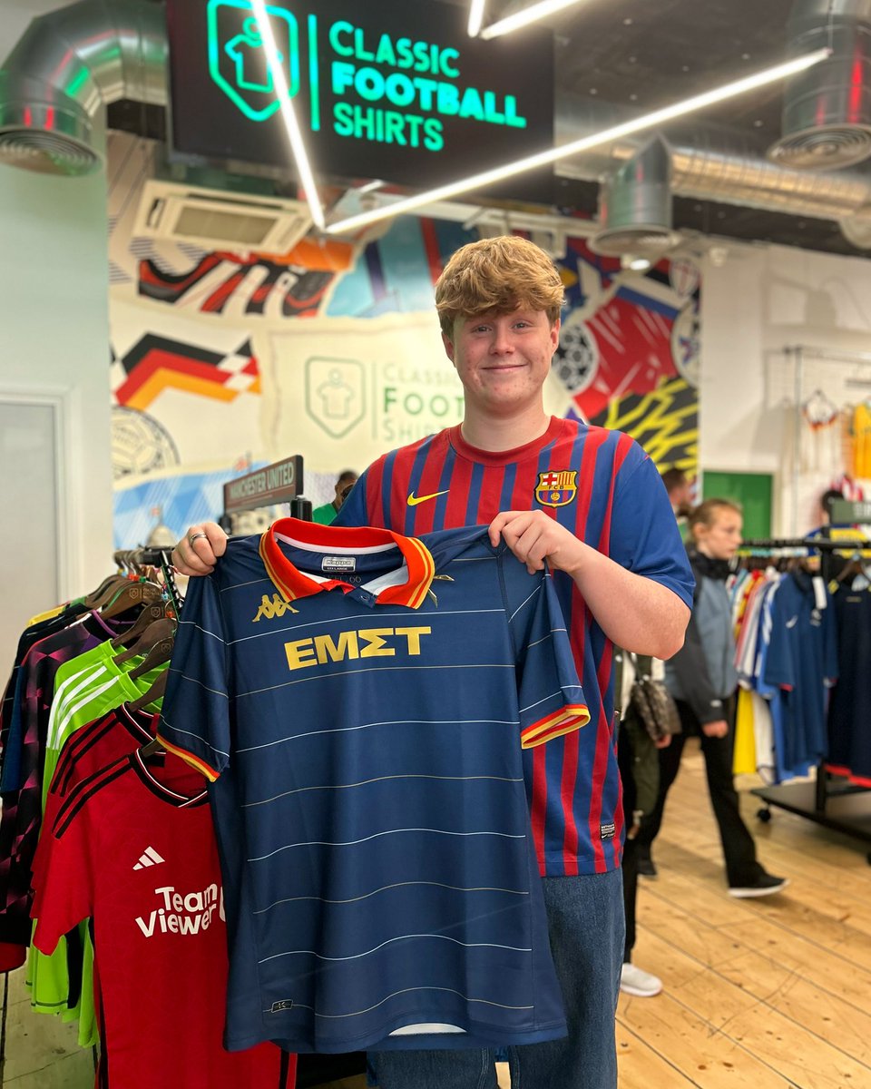 Huge thanks to Finlay for coming down to CFS London! A regular in the store, Finlay celebrated his birthday by buying his first ever pint in the CFS cafe 🤝🍺 He also sorted himself this classy Athens Kallithea home shirt 🇬🇷🔥