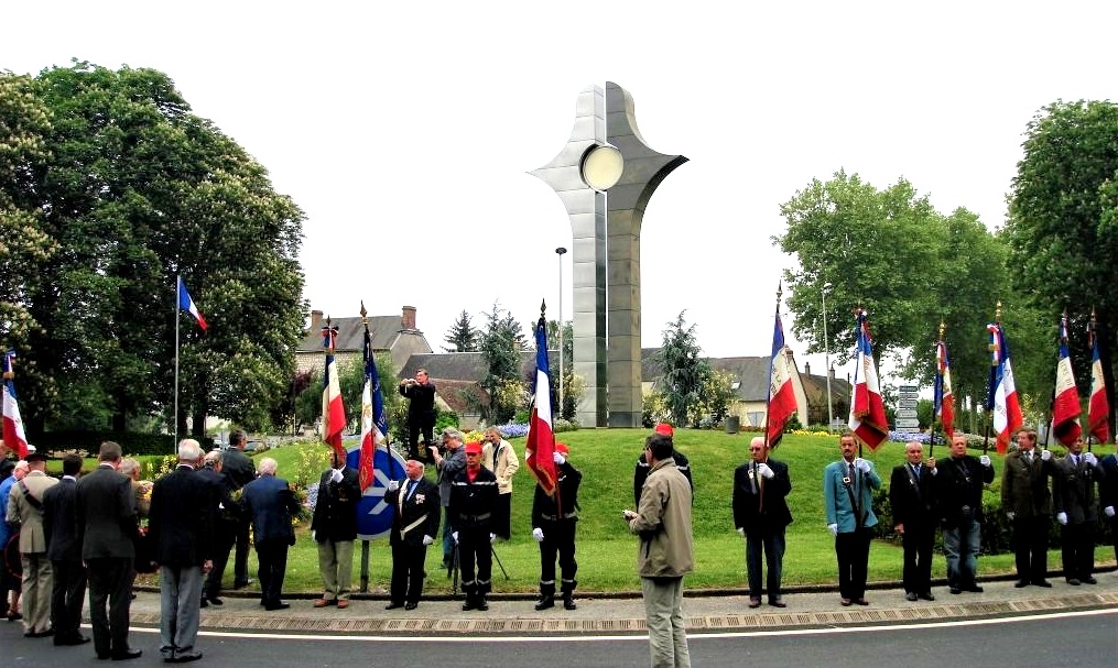 🅾🅽 🆃🅷🅸🆂 🅳🅰🆈 May 6, 1991: The Valençay SOE Memorial is unveiled. It commemorates the SOE agents who died working to liberate occupied France. This day marked the 50th anniversary of the arrival of the first agent, Georges Bégué. #ValençaySOEMemorial #SOE #WW2 1/2