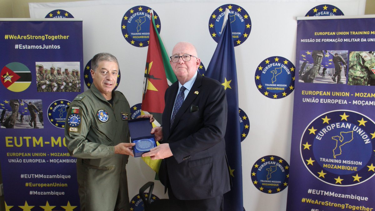 #EUTMMOZ MFCdr MGEN João Gonçalves, had the honour of receiving a delegation from 🇮🇪
Headed by the Chair of Joint Committee on FA & Defence of Irish Parliament, Charlie Flanagan, the delegation had a briefing on #EUTMMOZ goals, achievements and challenges. 💪
@eu_eeas @EUinMoz