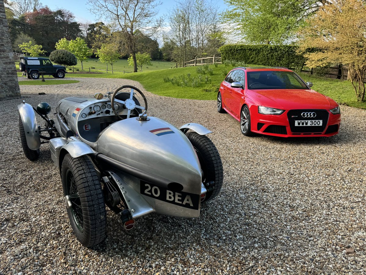 Check over and test run in the our Alvis pre the forthcoming VSCC Wiscombe Park hill climb...the Audi made for a good pace car 😉

#wiscombepark #hillclimb #historicmotorsport #alvis #alvissilvereagle #supercharged #audirs4 #prewar #vscc #alvisownersclub #nutleysportsprestige